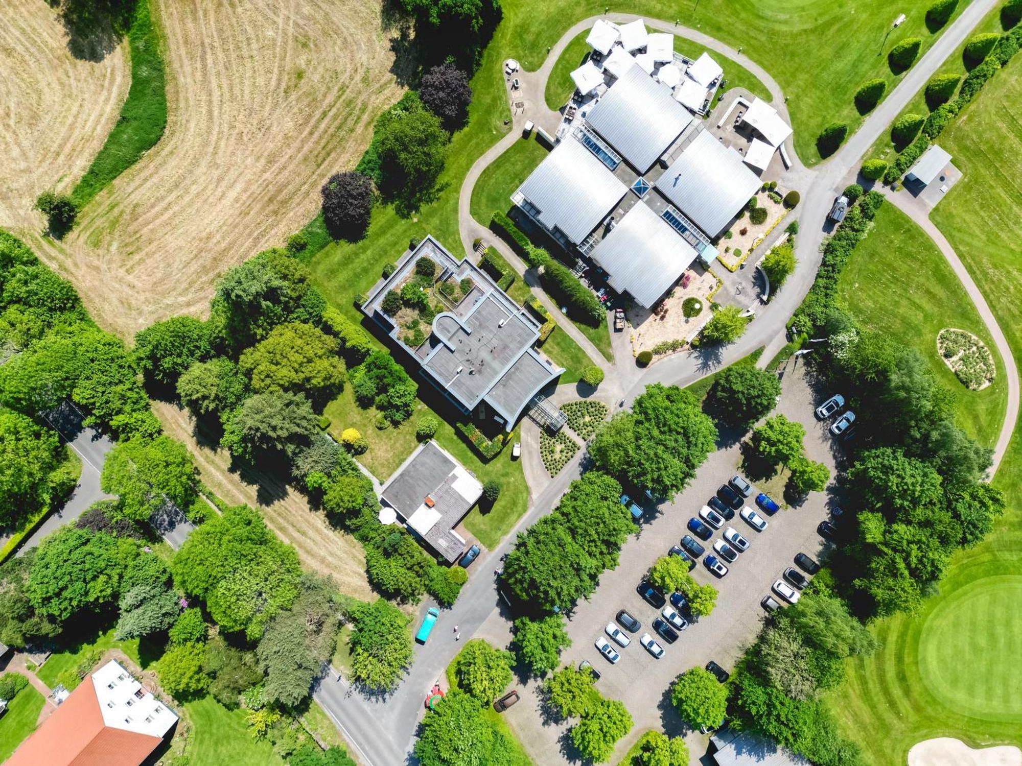 Golfhotel Gut Neuenhof Frondenberg Exterior photo